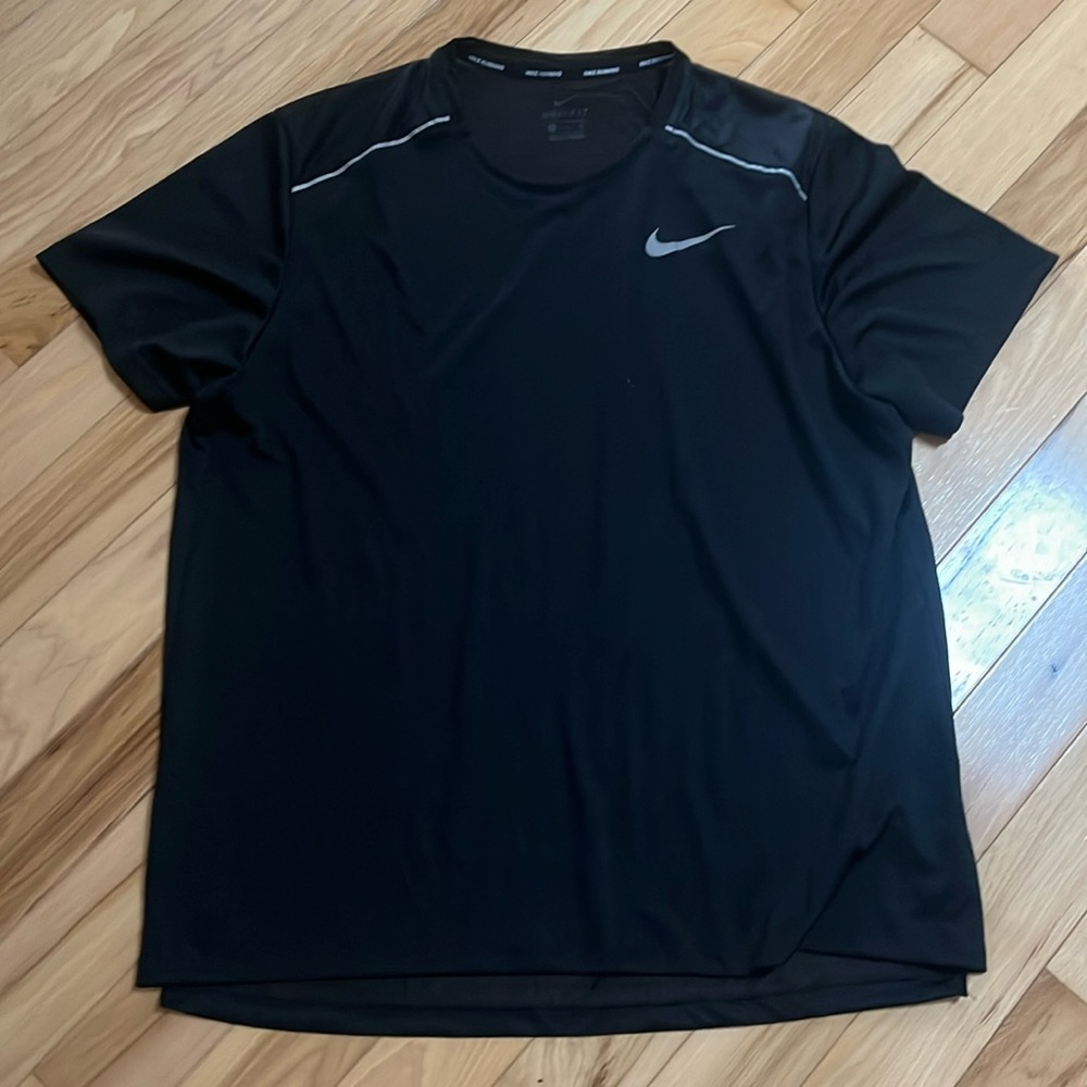 Men’s Nike running drifit black tshirt xl
